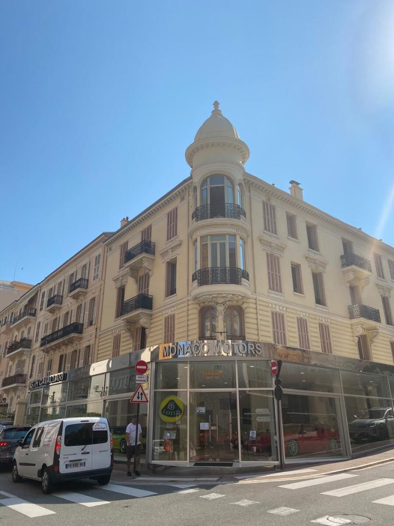 ELEGANT 3-BEDROOM APARTMENT – CONDAMINE, MONACO
So..
