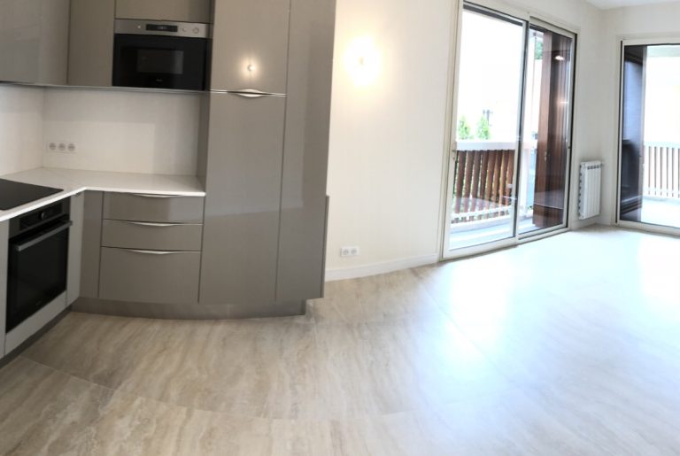 FOR RENT – FULLY RENOVATED 2-ROOM APARTMENT – “LE ..