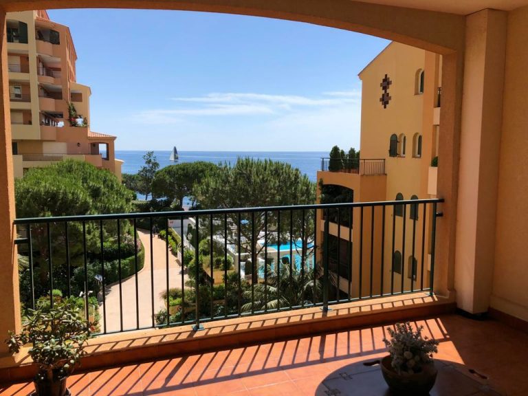 FOR SALE – EXCLUSIVE 2-ROOM APARTMENT WITH SEA VIE..