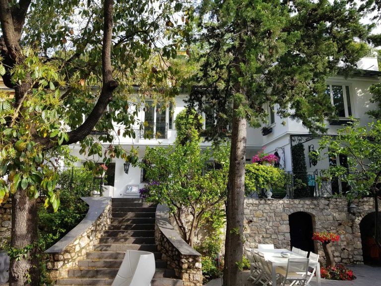 EXCEPTIONAL VILLA FOR SALE IN MONACO
Price: €26,50..