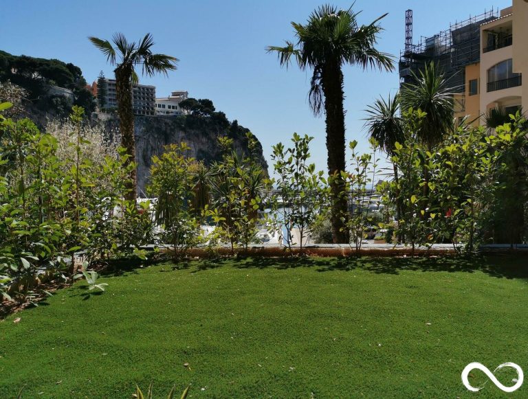 FOR SALE – LUXURY MARINA-FRONT APARTMENT – FONTVIE..
