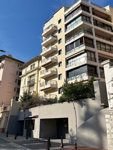 FOR SALE – CLOSED PARKING BOX IN SPERARE QUI, CARR..