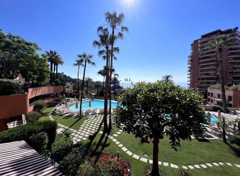 FOR SALE – LARGE STUDIO IN PARC SAINT ROMAN
Saint ..