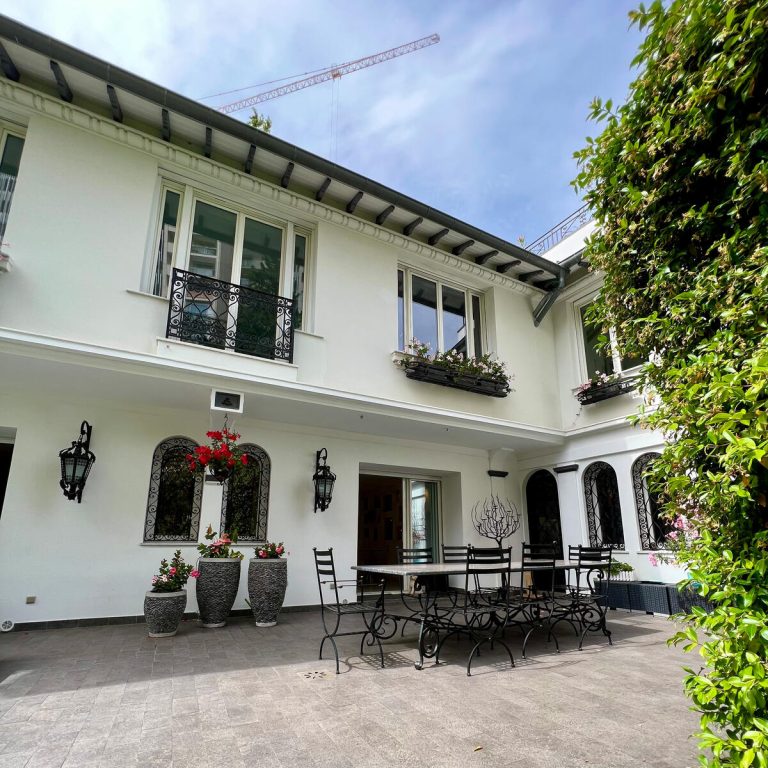 LA ROUSSE – MAGNIFICENT INDEPENDENT VILLA WITH SEA..