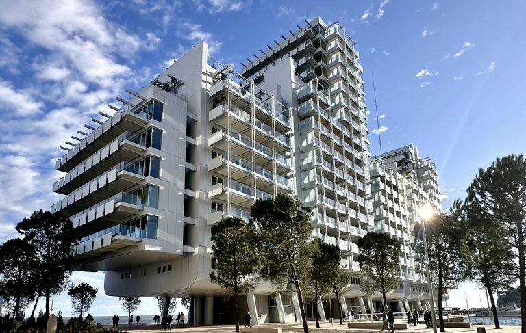 FOR SALE – LUXURY 3-BEDROOM APARTMENT IN MARETERRA..