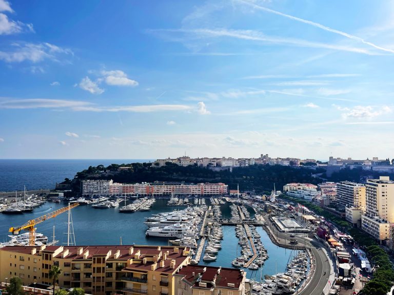 FOR SALE – PANORAMIC 5-BEDROOM RESIDENCE OVERLOOKI..