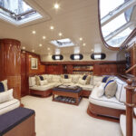 irelanda-main-saloon