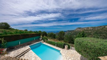 FOR SALE – LUXURIOUS 4-BEDROOM VILLA WITH PANORAMI..