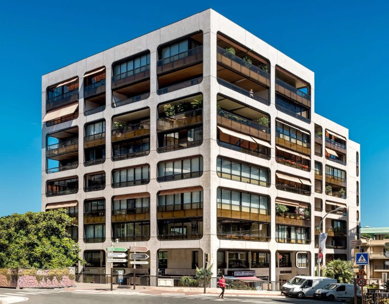 OR SALE – GOLDEN SQUARE GARAGE BOX
Price: €560,000..