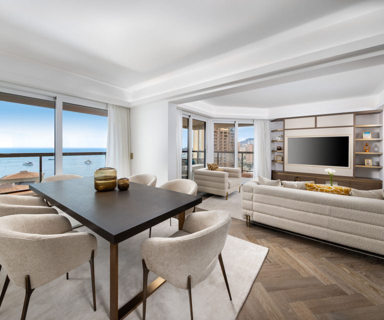 FULLY RENOVATED 3-BEDROOM WITH PANORAMIC SEA VIEWS..