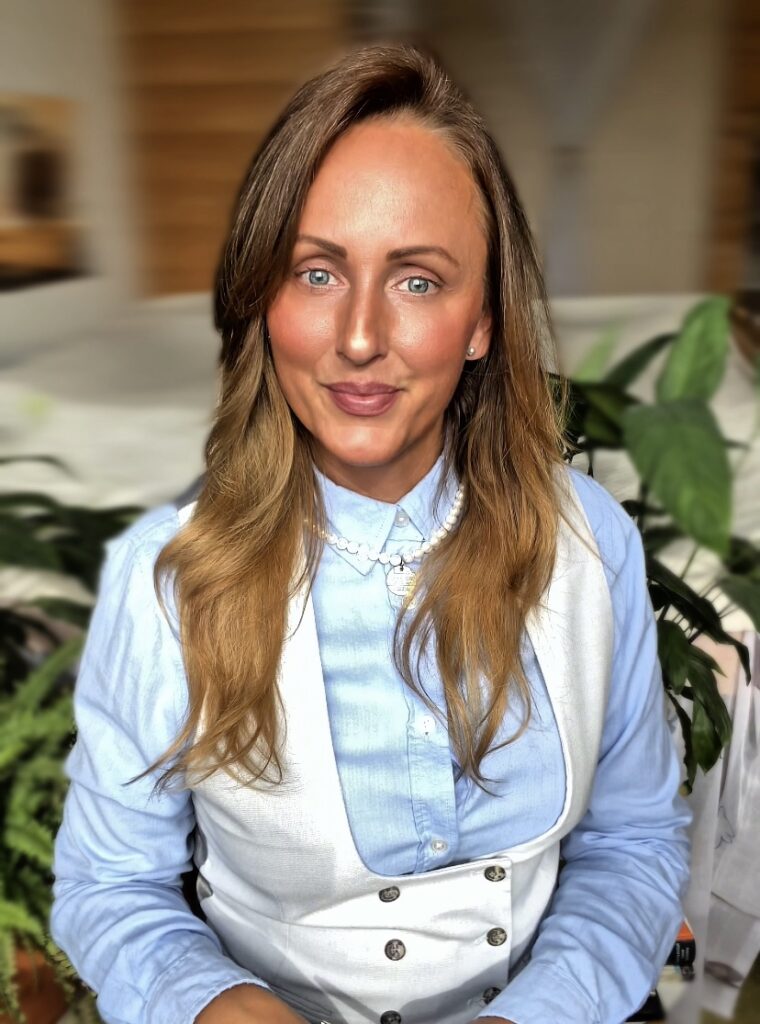 Discreet, Elegant & Multilingual Family Seeking Lo..