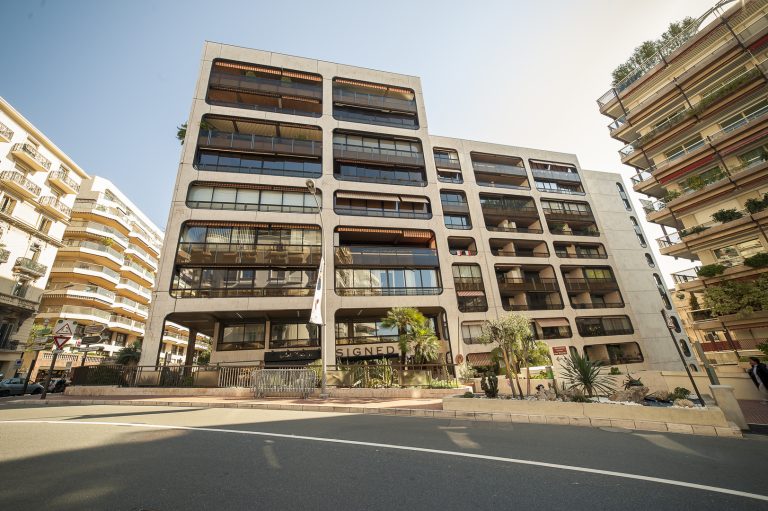 OFFICE FOR RENT – LE MONTAIGNE A
Location: Carré d..