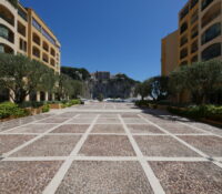 FOR SALE – OFFICE WITH CHARMING SQUARE VIEW IN FON..