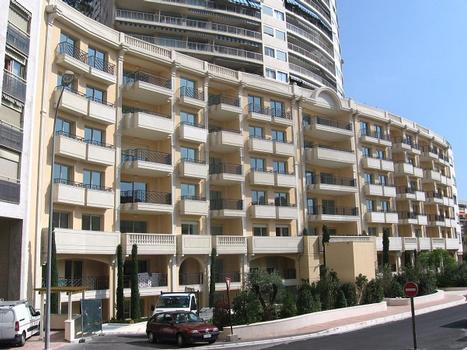 FOR SALE – ELEGANT 1-BEDROOM APARTMENT WITH TERRAC..
