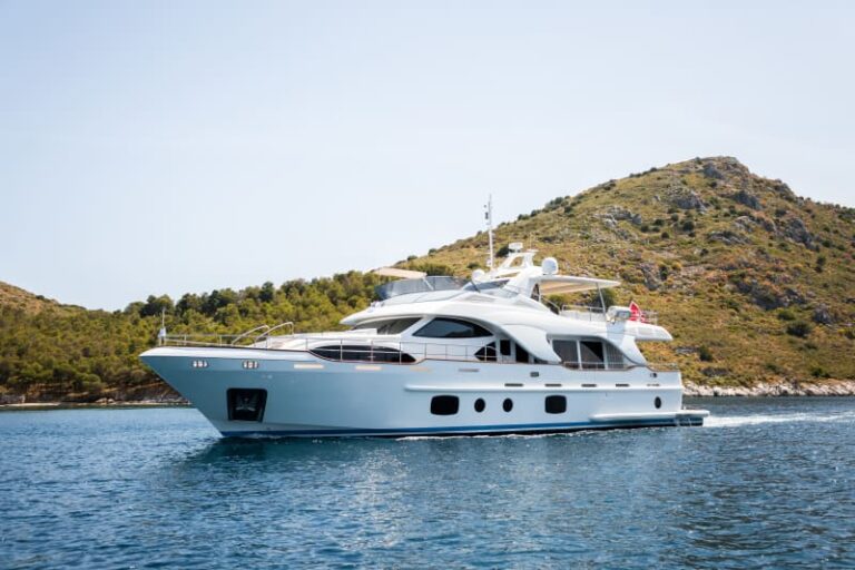 Yacht Charter – M/Y REBECCA V
An exquisite 25.8m B..
