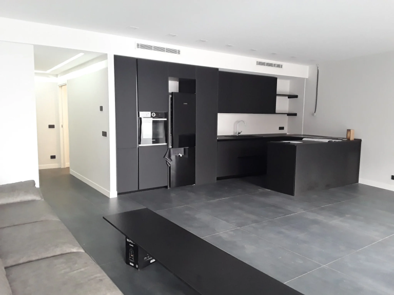Construction & Renovation Experts

With over 30 ye..