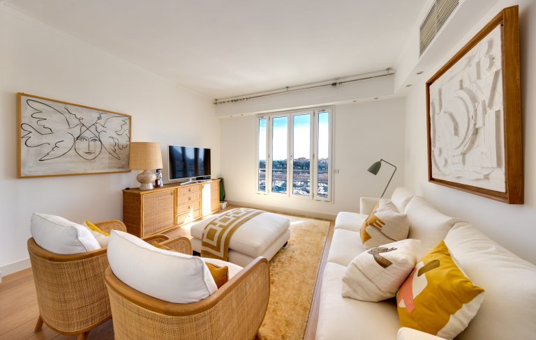 FOR SALE – RARE 2-BEDROOM APARTMENT WITH ICONIC VI..