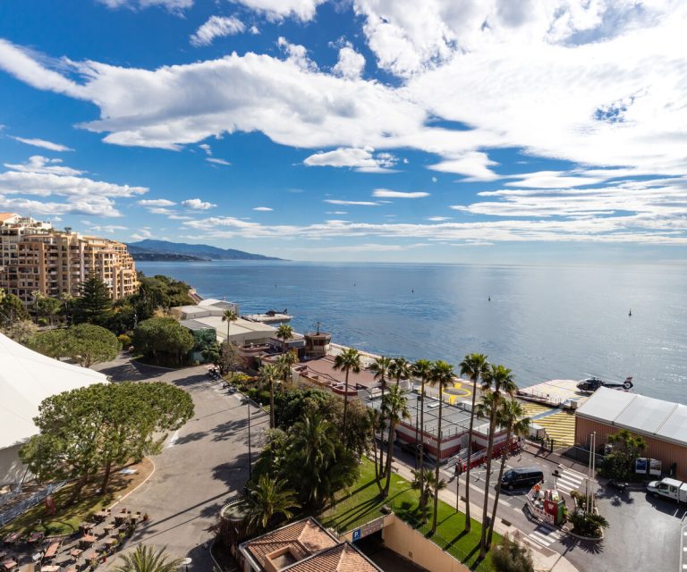 LARGE 2-BEDROOM APARTMENT WITH SEA VIEW – SEASIDE ..