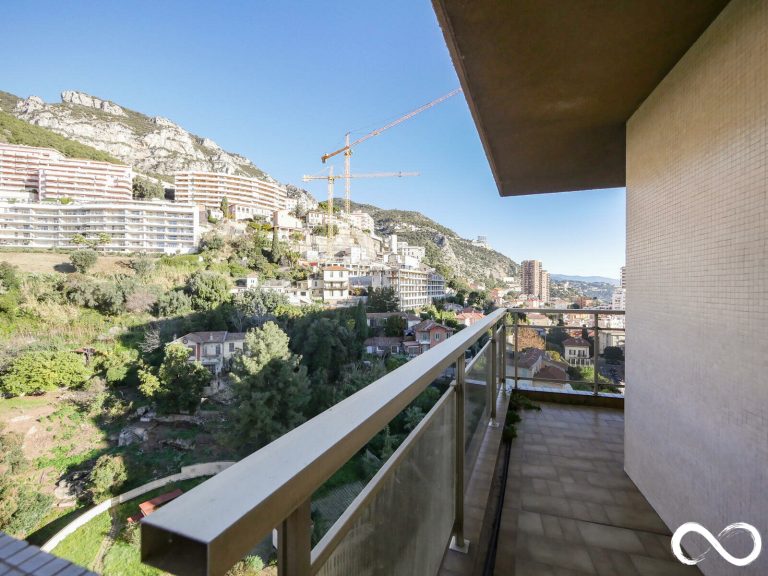 FOR SALE – BRIGHT HIGH-FLOOR APARTMENT WITH WRAPAR..