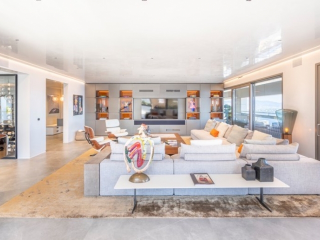 LUXURY 5-BEDROOM PENTHOUSE – SEASONAL RENTAL
Price..