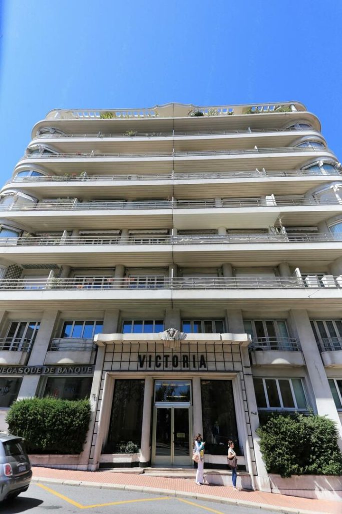 ELEGANT FULLY RENOVATED 2-ROOM APARTMENT – VICTORI..
