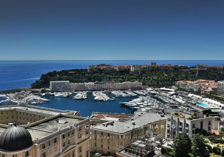 Park Palace – Luxury Apartment in the Golden Squar..