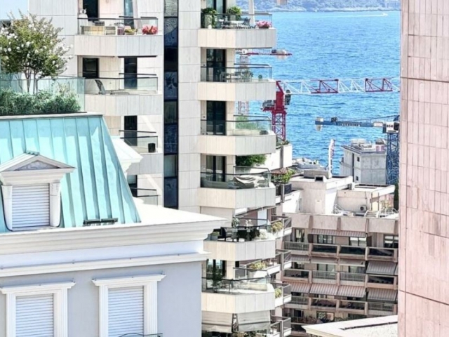 FOR SALE – STUDIO IN THE HEART OF CARRÉ D’OR
Price..