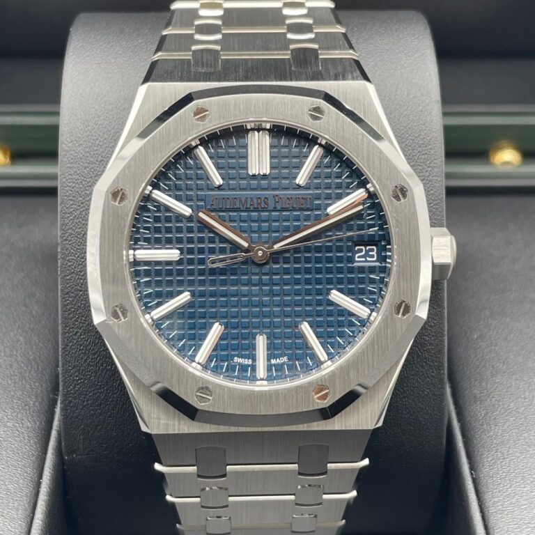AUDEMARS PIGUET ROYAL OAK 41MM STEEL – BLUE DIAL
M..
