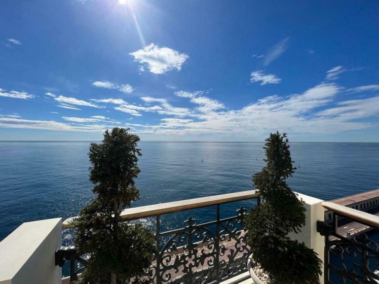 LUXURIOUS APARTMENT IN A PRESTIGIOUS RESIDENCE – F..