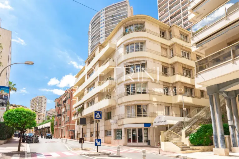 FOR SALE – LA ROUSSE – RENOVATED 2-BEDROOM APARTME..