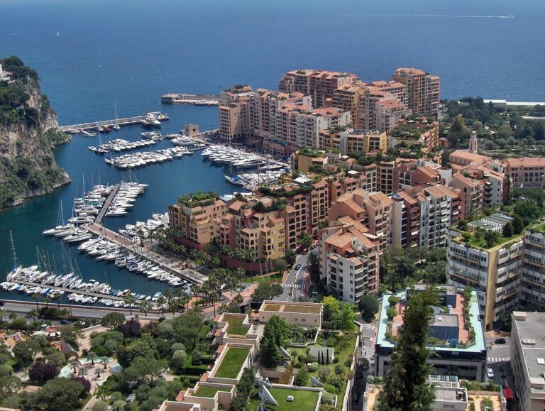 FOR SALE – FONTVIEILLE – OFFICE / COMMERCIAL PREMI..