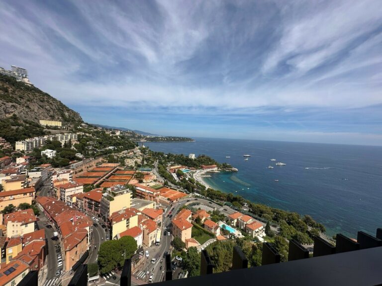 FOR RENT – LA ROUSSE / SAINT ROMAN – 2 ROOMS WITH ..