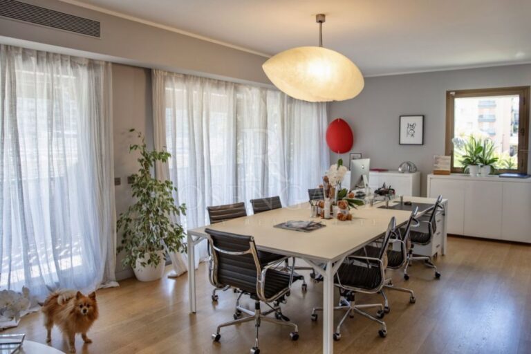 FOR SALE – GOLDEN SQUARE – BRIGHT 3-ROOM APARTMENT..
