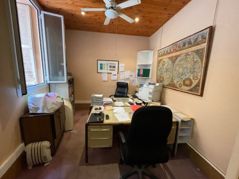 FOR SALE – RUE PLATI – OFFICE LEASE TRANSFER
Price..