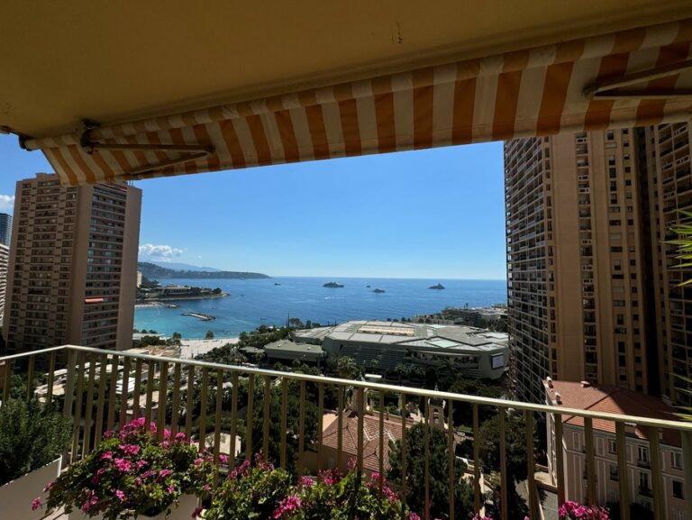 FOR RENT – LARVOTTO – SEA VIEW 2-BEDROOM APARTMENT..