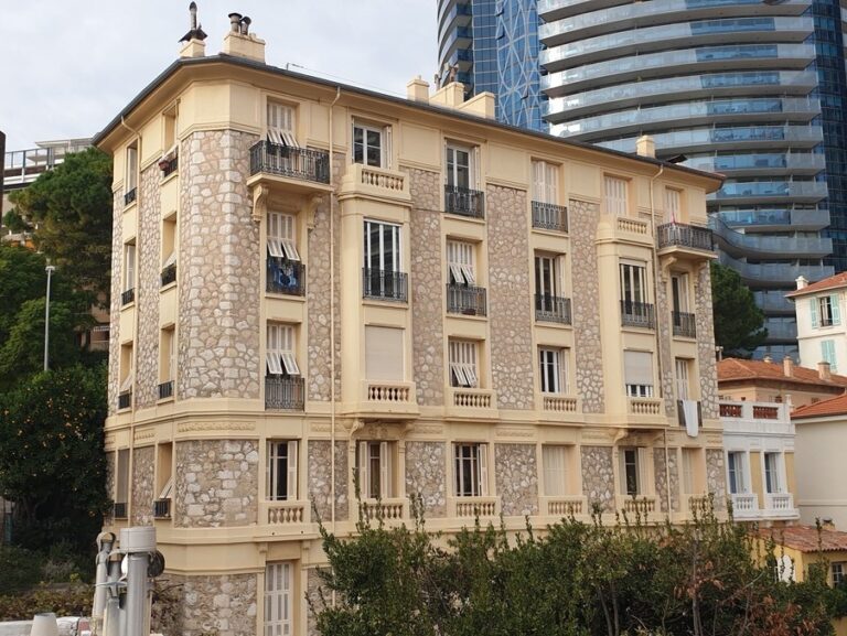 FOR RENT – LARVOTTO – 2-BEDROOM APARTMENT UNDER LA..