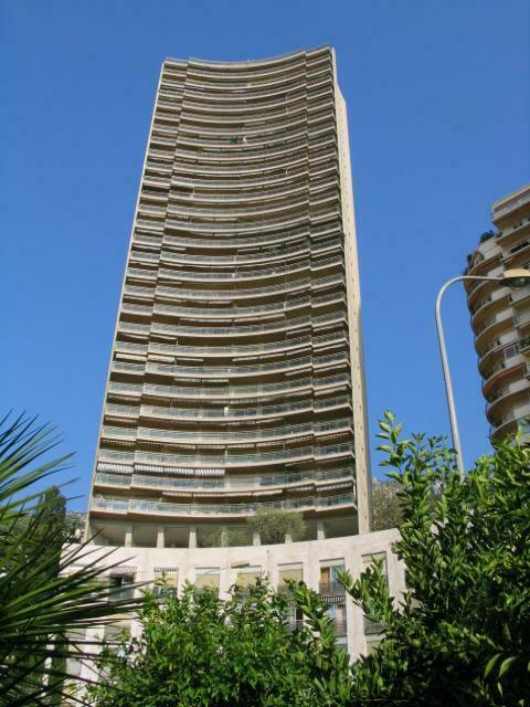 FOR RENT – LA ROUSSE / SAINT ROMAN – STUDIO WITH M..