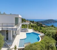 Contemporary Villa overlooking the bays of Cap Ferrat and Nice