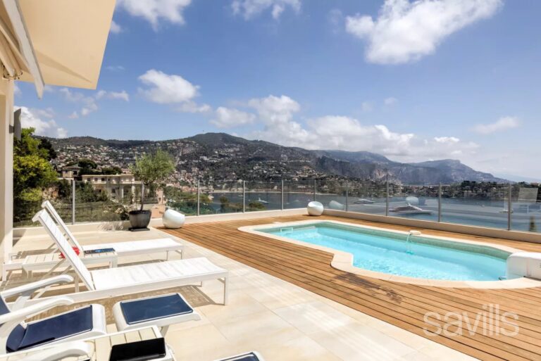 Villa overlooking Cap Ferrat and the sea