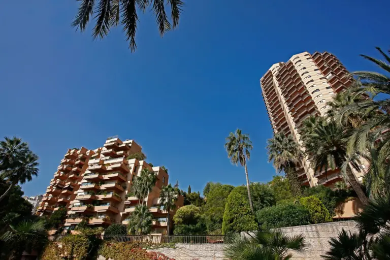 FOR SALE – LA ROUSSE SAINT ROMAN – STUDIO – PARC S..