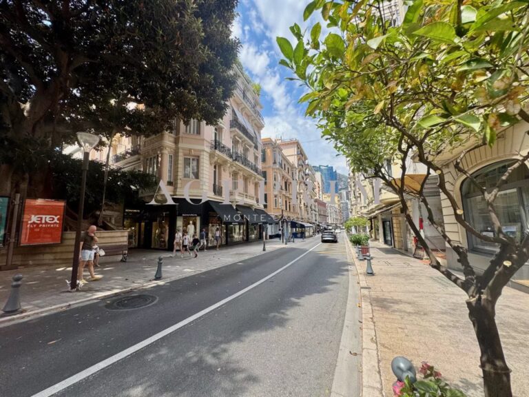 FOR SALE – CARRÉ D’OR – BOULEVARD DES MOULINS – CO..