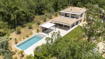 Luxury villa in the Domaine de Terre Blanche.