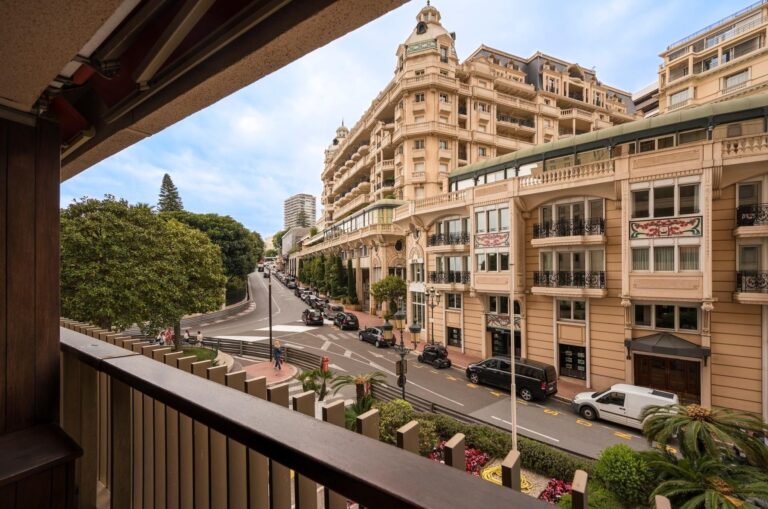 FOR SALE – CARRÉ D’OR – 2-ROOM APARTMENT IN MIRABE..