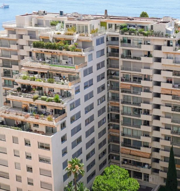FOR SALE – SAINT-ROMAN – STUDIO IN CHÂTEAU D’AZUR
..