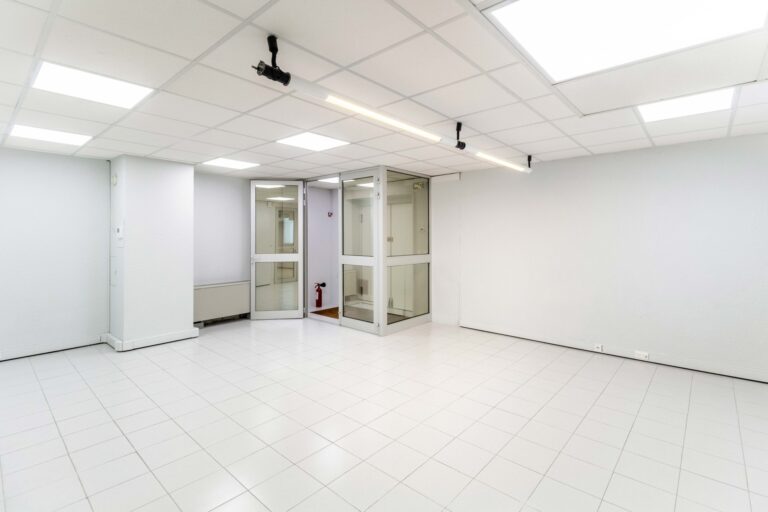 FOR RENT – JARDIN EXOTIQUE – LARGE OFFICES – LES L..