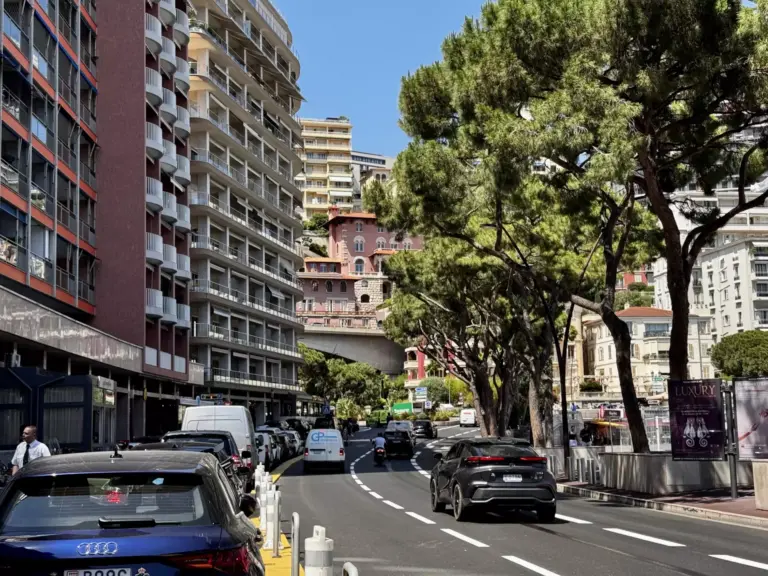 FOR SALE – MONACO PORT – 4-ROOM APARTMENT TO RENOV..