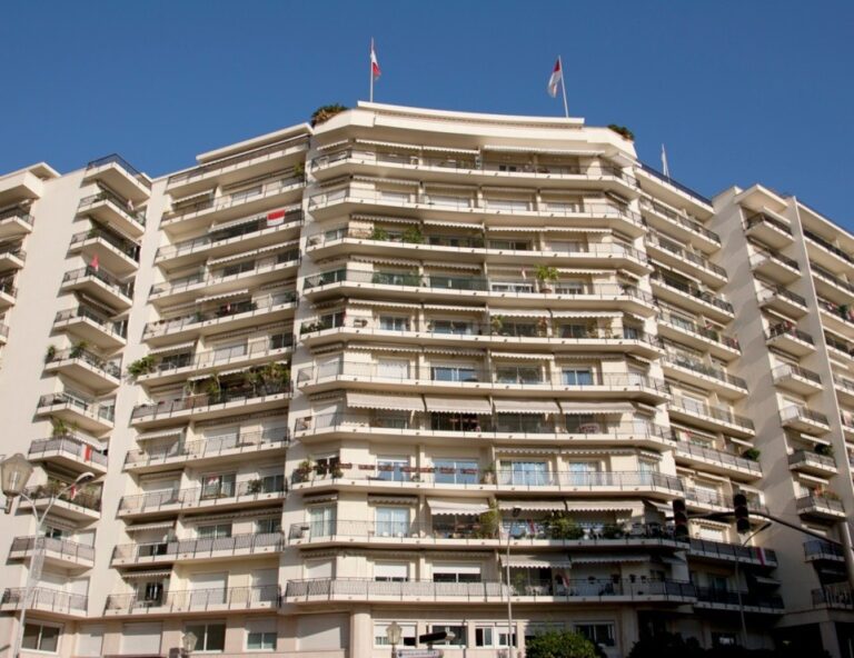 FOR RENT – PLACE DES MOULINS – MAID’S ROOM WITH PR..