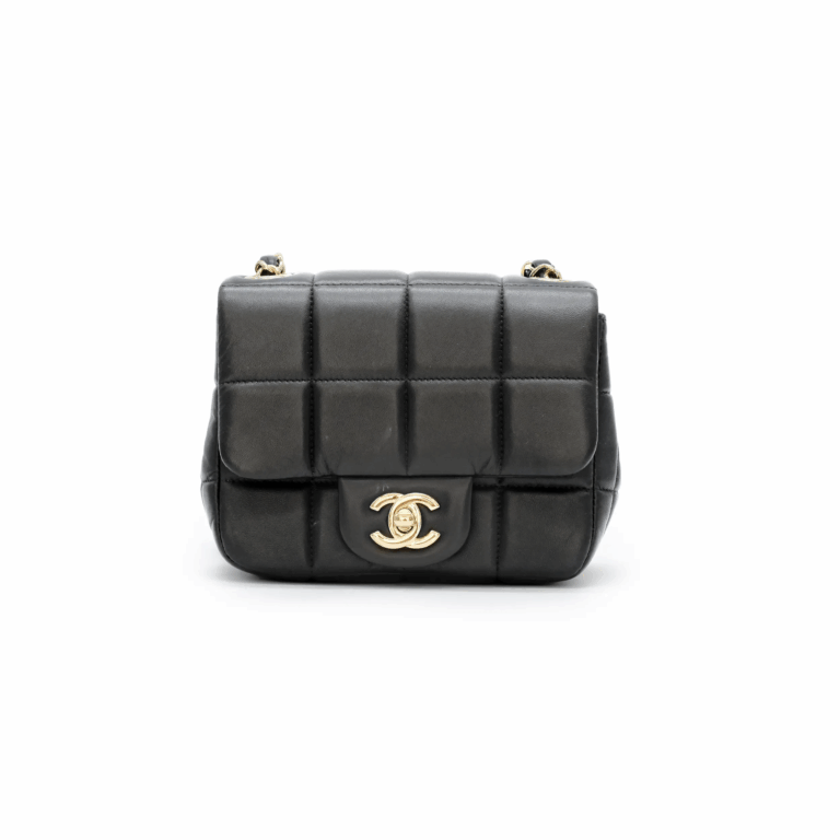 BAG BLACK CHANEL

Price: €4,900.00
Brand: Chanel
R..