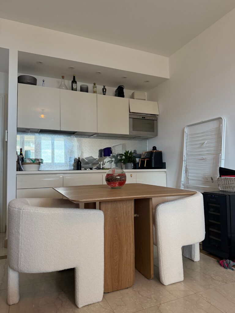 FOR SALE – MONTE-CARLO – RENOVATED 2-ROOM APARTMEN..