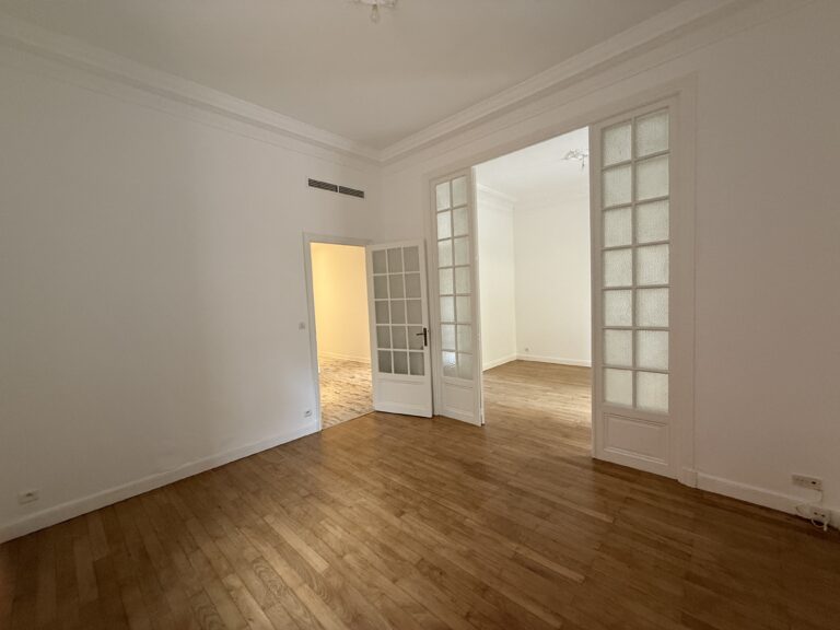 FOR RENT – MONTE-CARLO – SPACIOUS 3-ROOM APARTMENT..